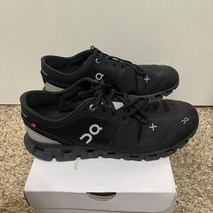 On Size  9  Men’s Black  Sneakers. (Read description)